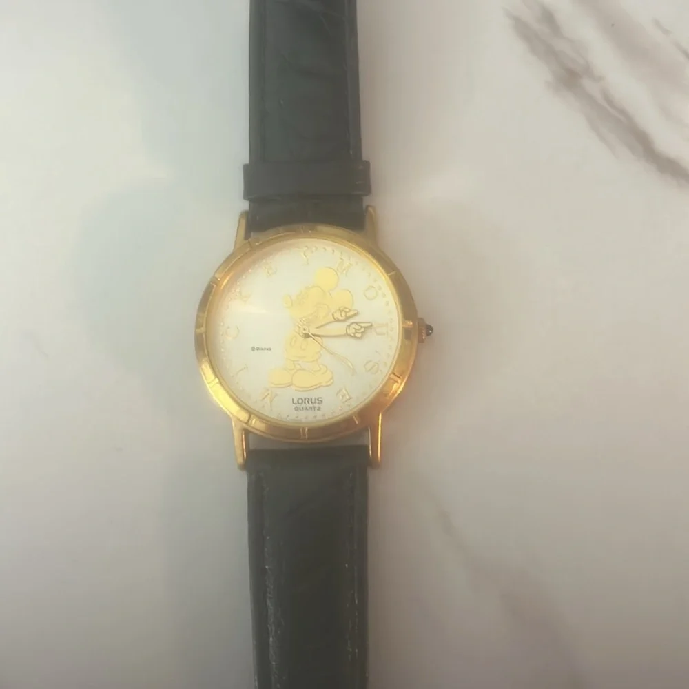 Disney 1990’s Vintage Mickey watch - Picture 2 of 3